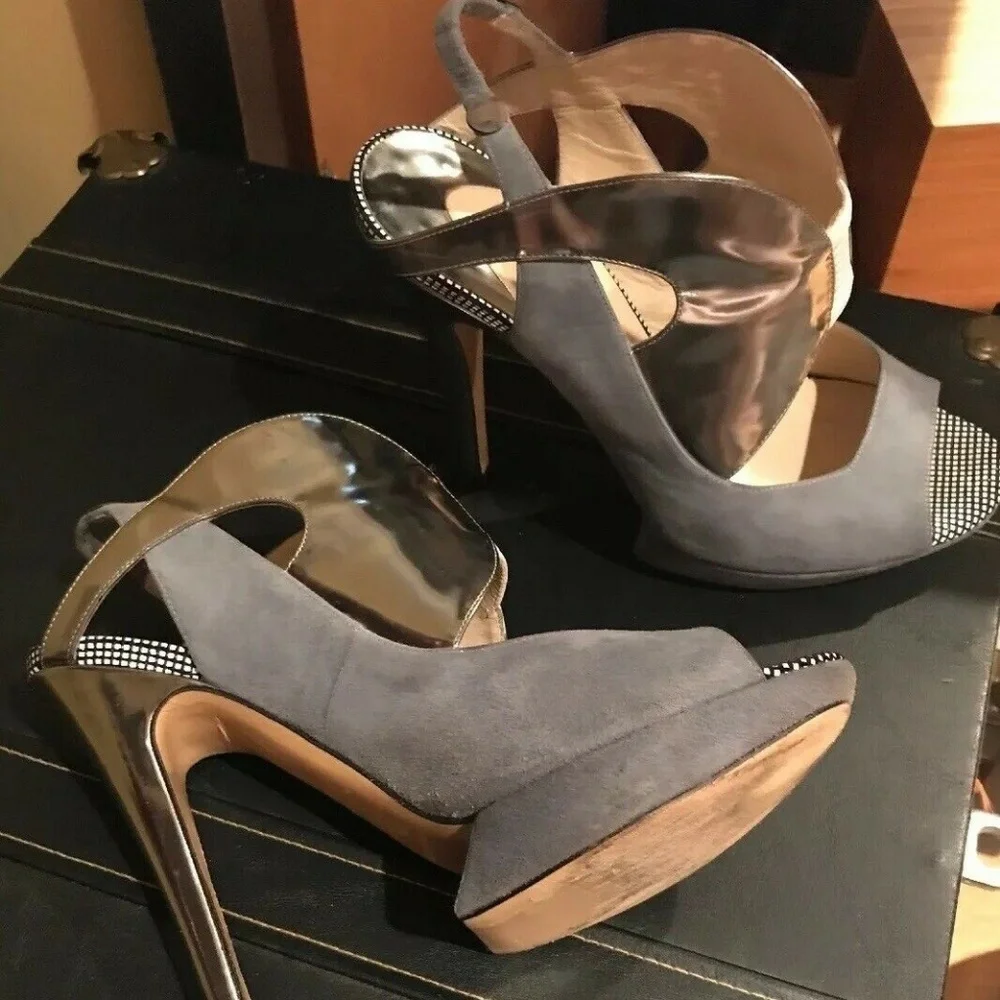 Nicholas Kirkwood 38.5 Gray Silver Suede Heels